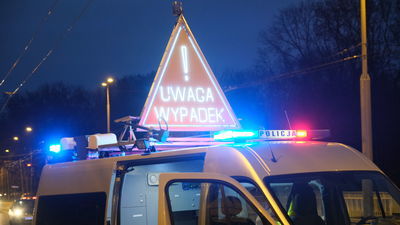 Wypadek koło Lublina. Z ciężarówki wypadł ładunek