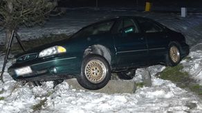 Wsiadł po pijanemu za kierownicę. Jazdę zakończył w przydrożnym rowie