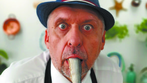 Moje ulubione dania to śledź w śmietanie, kartoflana sałatka ze śledziem i świeży śledź z grilla – mówi Gieno Mientkiewicz współzałożyciel kanału Śledziożercy