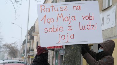 Protest na ul. 1 Maja. Mocne hasła na plakatach