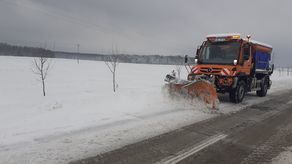 Na drogach wojewódzkich i krajowych pracuje ponad 150 jednostek różnego rodzaju sprzętu