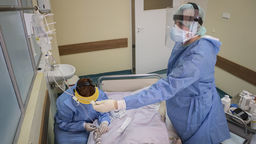 Większość ludzi może wytwarzać przewciwciała przeciwko SARS-CoV-2