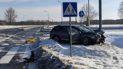 Pięciu pasażerów ucierpiało w zderzeniu dwóch samochodów osobowych