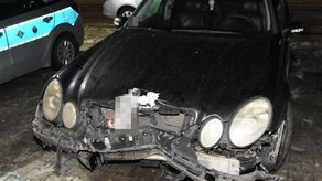 Lubelskie: Mercedes uderzył w latarnię. Autem jechało… dwóch pijanych kierowców