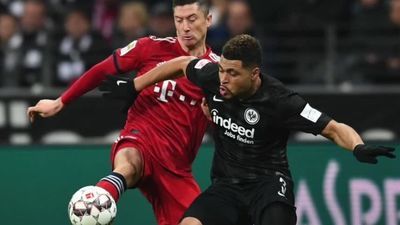 Robert Lewandowski I jego koledzy zmagają się w ostatnim czasie z problemami kadrowymi
