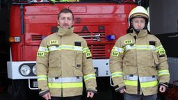 Włostowicką straż tworzy obecnie 30 ochotników, którzy co roku wyjeżdżają do dziesiątek zagrożeń, jakie mają miejsce w całym regionie. Jacek Wejman (z lewej) liczy na wsparcie ze strony mieszkańców Puław, które pomoże rozbudować remizę