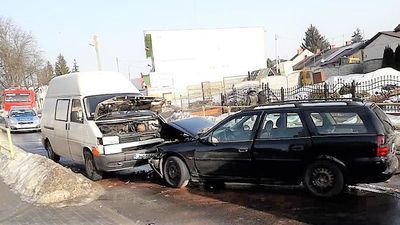 Lubelskie: W Zażółkwi dachowało audi, w Kraśniczynie opel poszedł na czołówkę