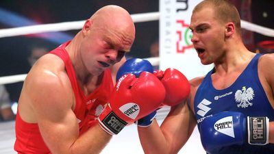 Adam Kulik (w czerwonym stroju) chce podjąć próbę powrotu na najwyższy poziom

