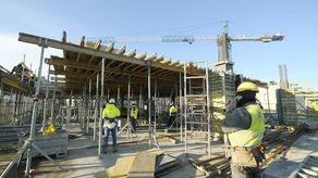 Kaskada opadająca ku rzece. Tak rośnie nowa cześć szpitala w Lublinie