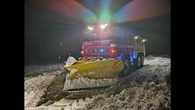 Lubelskie. Poród się zaczął, a karetka nie ma jak dojechać. Strażacy ruszyli "Bestią"