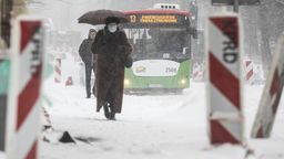 Wczoraj śnieg był usuwany w „trybie kryzysowym”, czyli przede wszystkim z najważniejszych dróg