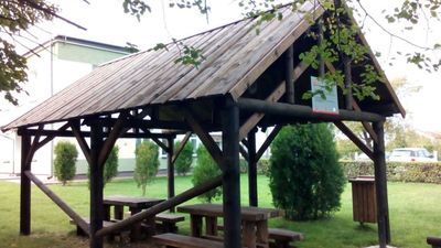 Dzięki środkom unijnym oraz programowi szwajcarskiemu na terenie całej gminy stanęły drewniane wiaty -  produkty turystyki rowerowej. Poza Opatkowicami można je spotkać m.in. w Leokadiowie, Górze Puławskiej, Jaroszynie, czy Niebrzegowie.