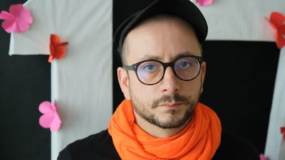 Paweł Passini, znany lubelski reżyser, musi się tłumaczyć z oskarżeń o niestosowne zachowanie podczas prób teatralnych