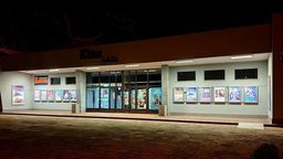 Seanse w ciągu najbliższych dwóch tygodni licząc od 12 lutego będą mogły gromadzić najwyżej połowę widowni. Widzowie muszą także pamiętać o zasłanianiu twarzy