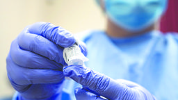 Szczepienia nauczycieli przeciw COVID-19. Są chętni, ale są też obawy