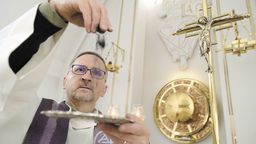 Bóg przez swoją miłość do nas wzywa nas do pokuty. Raz w roku wezwanie to przybiera formę popiołu na naszych głowach. To ciekawy i mocny znak, obecny już w liturgii pierwotnego Kościoła – mówi ks. Józef Maciąg