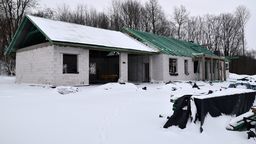 Decyzję o sprzedaży działek w Klementowicach, by pozyskać środki na kolejny etap prac przy budowie miejscowej świetlicy w czwartek podejmą radni gminy Kurów