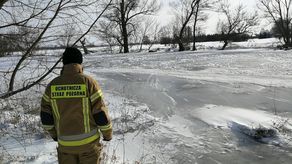 Zator kry na rzece Wieprz. "Woda zaczyna się wylewać z koryta i zalewać częściowo łąki"