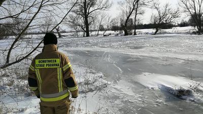Zator kry na rzece Wieprz. "Woda zaczyna się wylewać z koryta i zalewać częściowo łąki"