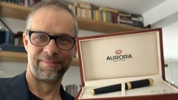 Redaktor naczelny Dziennika Wschodniego i pióro, które wystawił na licytację