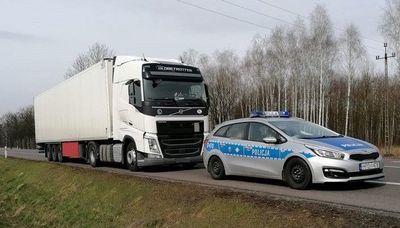 Pijany kierowca tira. W okolicy Białej Podlaskiej wypatrzył go przytomny kierowca