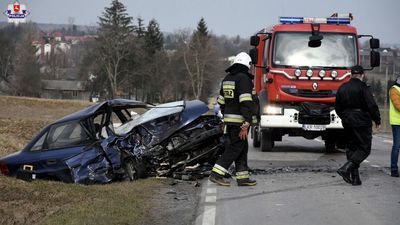 Tragedia na drodze koło Kraśnika. Nie żyje kierowca opla