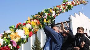 Najwyższa palma wielkanocna stoi od dzisiaj w Świdniku [zdjęcia]