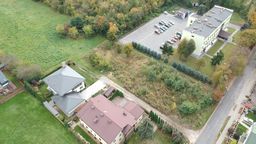 Urzędnicy z Wydziału Budownictwa i Architektury jeszcze raz zasiedli do dokumentów i uznali, że bloki budowane tuż obok domów jednorodzinnych jednak będą „dobrym sąsiedztwem”.