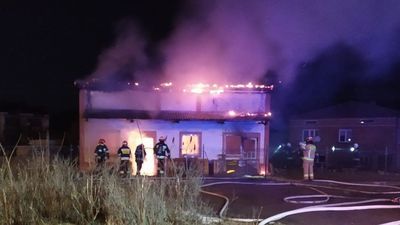 Ogień buchał pod niebo. Spłonął warsztat samochodowy w Turce