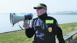 Strażnicy miejscy mieli w ostatnim roku nietypowe zajęcia. W lubelskich parkach, ale też nad Zalewem Zemborzyckim, przypominali przez megafony o wprowadzanych przez rząd obostrzeniach związanych z epidemią
