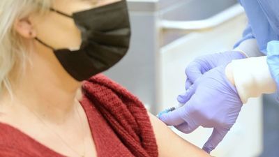 Potrzebna trzecia dawka szczepionki? W Wielkiej Brytanii już od września