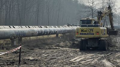 Do uszkodzenia magistrali doszło w trakcie porządkowania terenu przy torach kolejowych przez spółkę zajmującą się przebudową puławskiego odcinka linii kolejowej nr 7