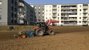 Lublin: Nie sprzedał ziemi deweloperom. Rolnik z blokowiska znowu w akcji