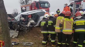 Wypadek w Chomęciskach. Świadkowie gasili pożar toyoty