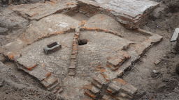 Hrubieszów, ul. 3 Maja 10. Pod trawnikiem były piwnice i fundamenty