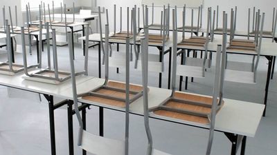 47 proc. uczniów przyznaje (w raporcie „Moje s@mopoczucie w e-szkole” przygotowany zespół badawczy z Katedry Pedeutologii i Edukacji Zdrowotnej UMCS w Lublinie), ze trudniej jest się skupić na pracy w domu i postrzegają oni naukę w szkole tradycyjnej jako efektywniejszą