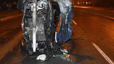 Samochód dachował i stanął w ogniu. W środku był 20-latek