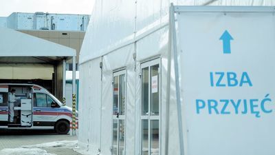 Do szpitala tymczasowego w Lublinie dowożonych jest coraz więcej pacjentów