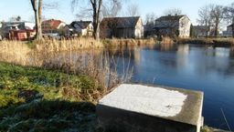 Baranowski staw w obecnym kształcie nie zachęca do wypoczynku w jego otoczeniu