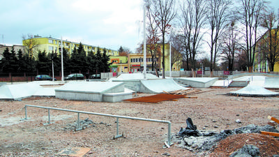 Część placu jest już gotowa, pokryta specjalnym, zaimpregnowanym, gładkim betonem