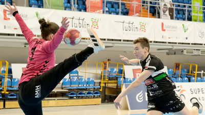 Magda Balsam (w czarnym stroju) była najlepszą zawodniczką Perły we wczorajszym spotkaniu

