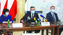 14 marca poinformowano o pierwszym zgonie w regionie – wspominał wojewoda