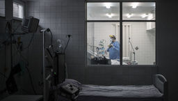 Szczyt zachorowań przed nami. "Brytyjska mutacja jest zdecydowanie bardziej zakaźna"