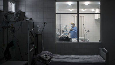 Szczyt zachorowań przed nami. "Brytyjska mutacja jest zdecydowanie bardziej zakaźna"