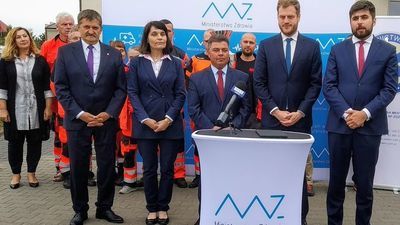 Rok 2018. Pośrodku Tomasz Kazimierczak