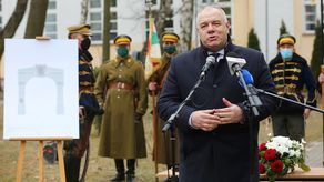 Napięcie wokół łuku triumfalnego. Jest petycja przeciwko budowie