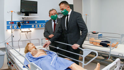 To nie pacjent, to manekin. Chełm ma nowe centrum medyczne 