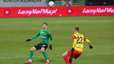 Fot. Gabriel Matei (z lewej) zagrał pierwszy mecz w barwach Górnika w Fortuna I Lidze. Niestety, zaczął od porażki

