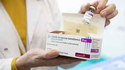 Ekspert: Wstrzymanie szczepień preparatem AstryZeneki byłoby niekorzystne