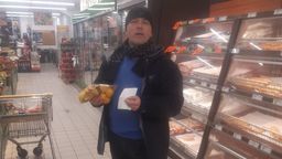 Radny Sławomir Potocki robił zakupy w markecie bez maseczki 